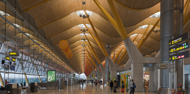 El aeropuerto Adolfo Suárez crece en pasajeros y en historia.