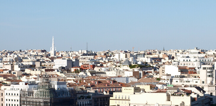 Der kollektive Transport säubert den Himmel von Madrid