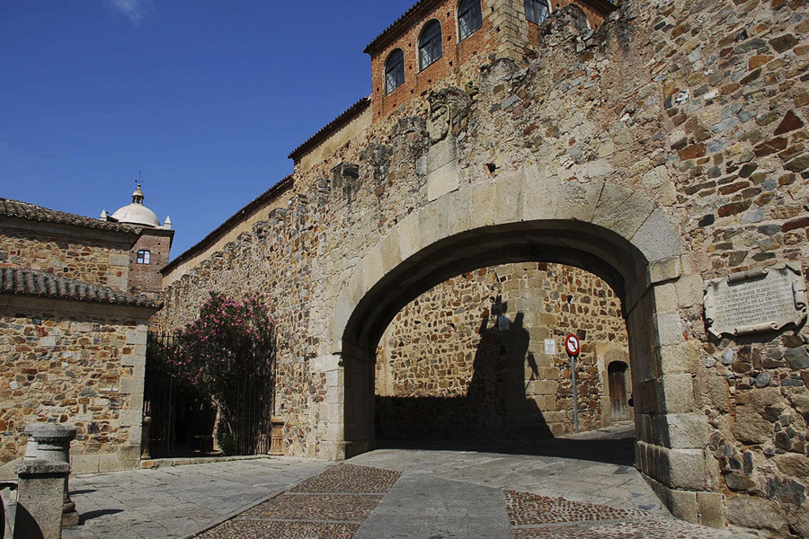 Cáceres: La ruta en autobús de Juego de Tronos