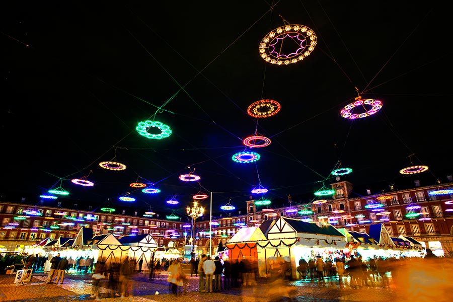 La iluminación de Navidad desde el autobus