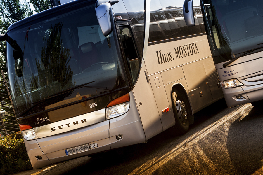 Hnos Montoya verstärkt die Busvermietung für Reisebüros.